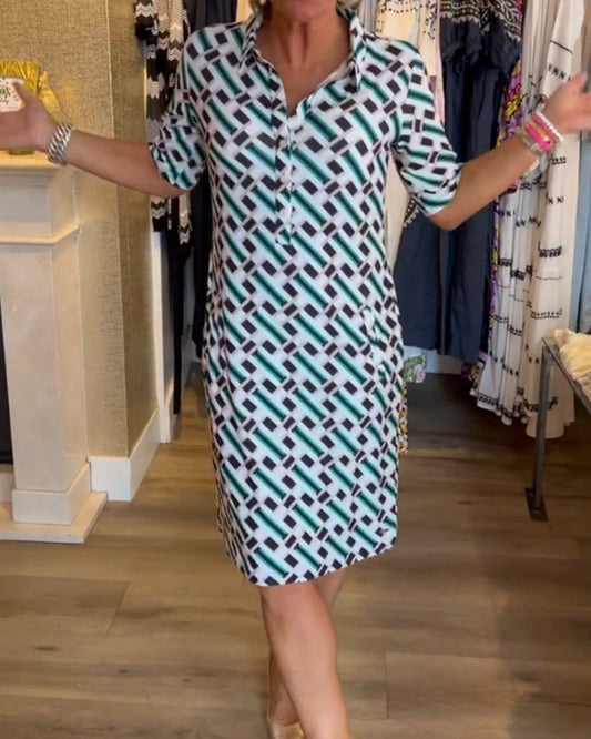Jurk met geometrisch patroon en V-halslijn
