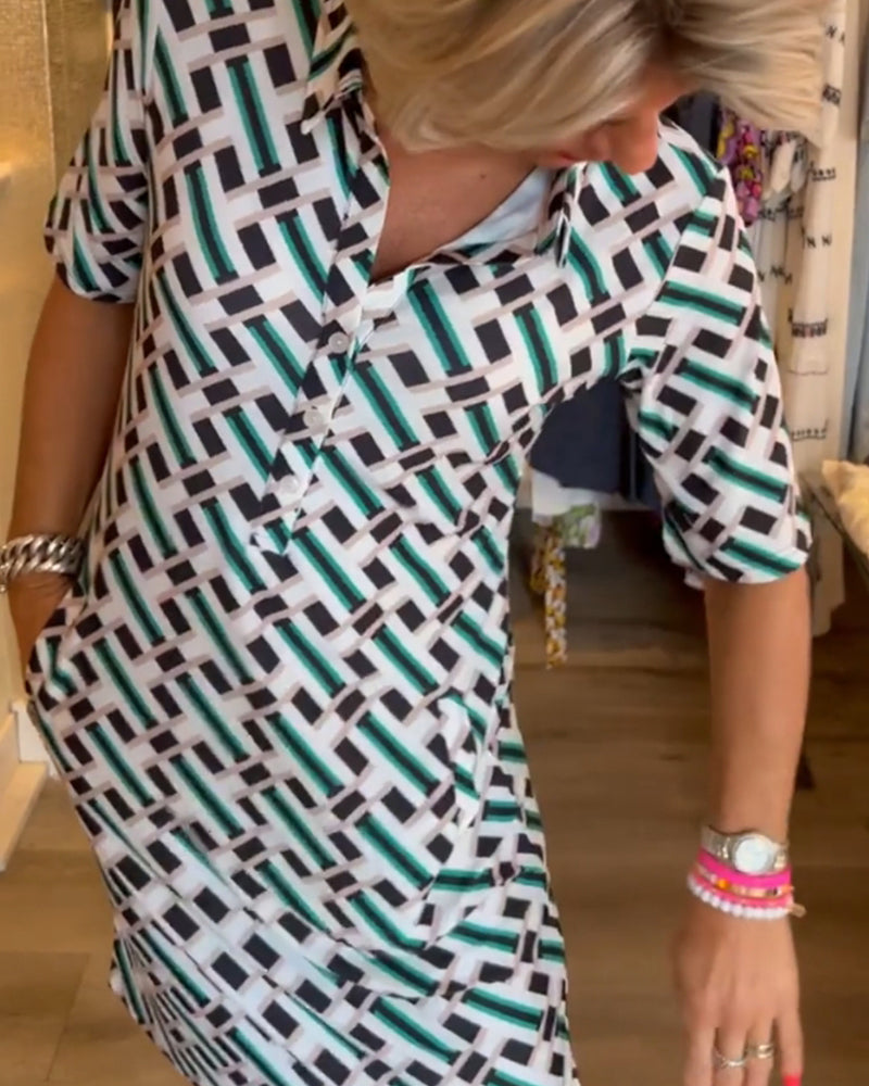 Jurk met geometrisch patroon en V-halslijn